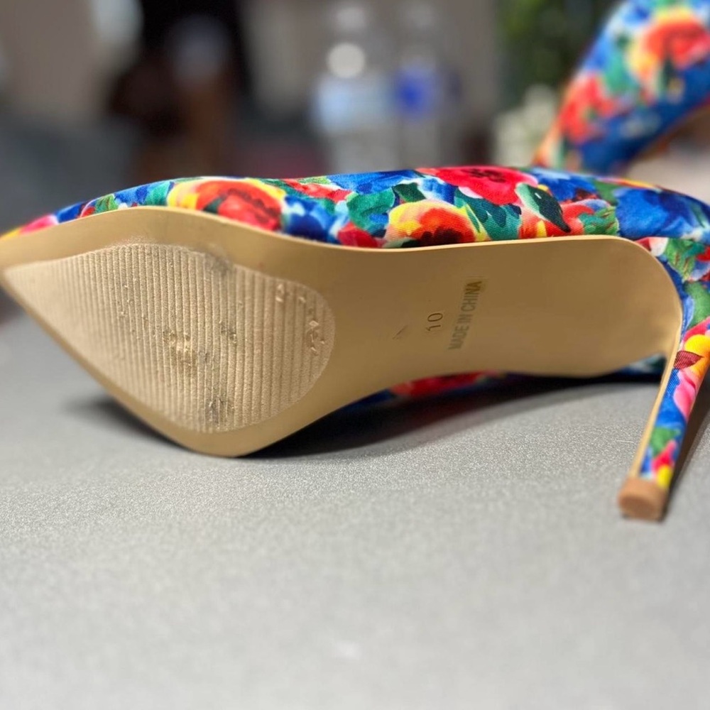 Floral Print Heels by - Picture 6 of 7